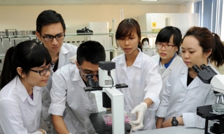 Bộ Chính trị ban hành Nghị quyết về đột phá phát triển giáo dục và đào tạo