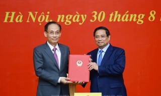 Thủ tướng Phạm Minh Chính trao quyết định giao Quyền Bộ trưởng Bộ Ngoại giao