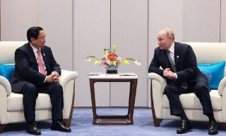 Thủ tướng Phạm Minh Chính gặp Tổng thống Nga Vladimir Putin