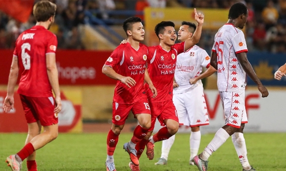 Quang Hải ghi bàn giúp CLB Công an Hà Nội vươn lên dẫn đầu V-League