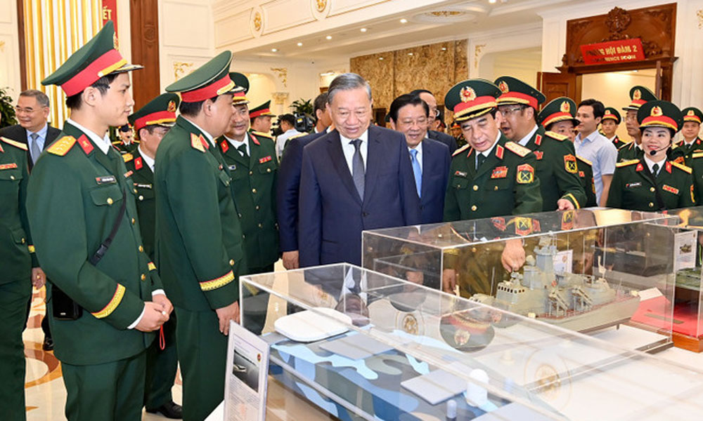  Đẩy mạnh phát triển công nghiệp quốc phòng đáp ứng yêu cầu nhiệm vụ trong tình hình mới
