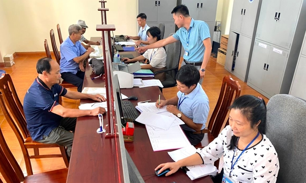  Khẩn trương rà soát việc bố trí, sử dụng cán bộ, công chức cấp xã và biên chế cả nước
