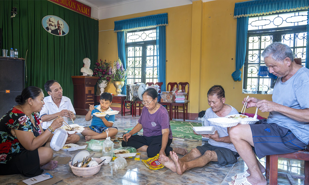  Bếp ăn 0 đồng ấm lòng đồng bào vùng lũ Bắc Ninh