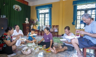 Bếp ăn 0 đồng ấm lòng đồng bào vùng lũ Bắc Ninh