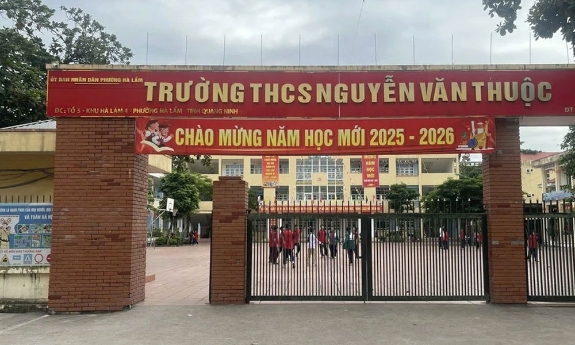 Cách chức hiệu trưởng, kỷ luật 8 cán bộ do nâng điểm cho học sinh