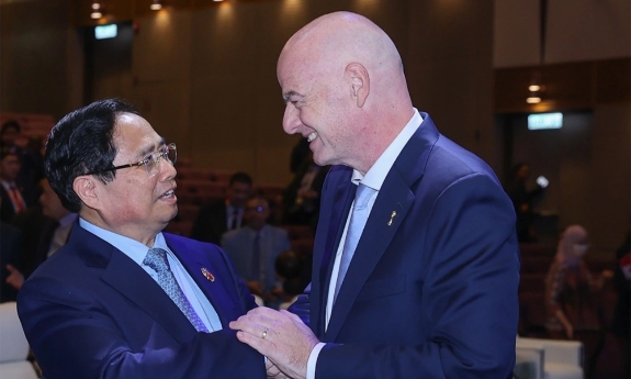 Chủ tịch FIFA muốn xây dựng Học viện Bóng đá FIFA tại Việt Nam