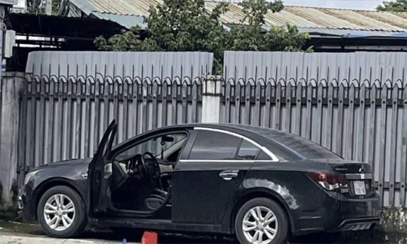 Vụ thi thể cô gái trên ô tô đỗ ven đường: Chủ xe nói không biết cô gái là ai, vì sao tử vong trên xe mình