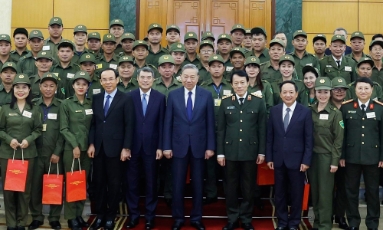  Tổng Bí thư Tô Lâm gặp mặt các tập thể, cá nhân lực lượng tham gia bảo vệ an ninh, trật tự ở cơ sở tiêu biểu, xuất sắc