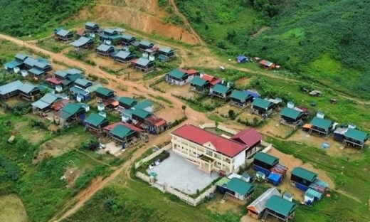 Trước 31/1/2026, hoàn thành xây mới, tái định cư cho những hộ có nhà bị lũ cuốn trôi, sập đổ hoàn toàn