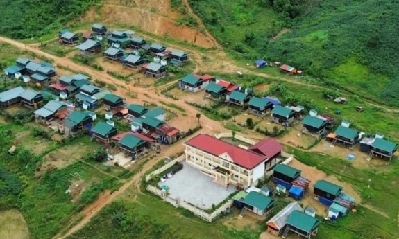 Trước 31/1/2026, hoàn thành xây mới, tái định cư cho những hộ có nhà bị lũ cuốn trôi, sập đổ hoàn toàn