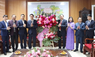 Phó Chủ tịch UBND tỉnh Lê Xuân Lợi chúc mừng Sở Giáo dục và Đào tạo nhân Ngày Nhà giáo Việt Nam