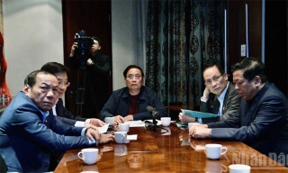 Thủ tướng Phạm Minh Chính chủ trì cuộc họp khẩn trực tuyến từ Nam Phi về ứng phó mưa lũ, thiên tai