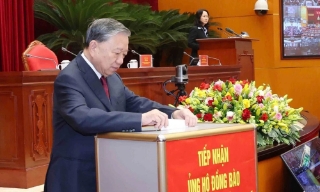 Tổng Bí thư Tô Lâm và các lãnh đạo ủng hộ đồng bào vùng bão lũ