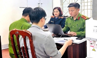 Chiếm đoạt hơn 10 tỷ đồng bằng chiêu làm visa giả