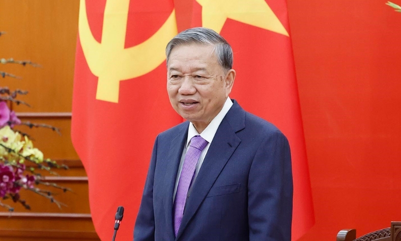  Quân đội nhân dân vững bước dưới cờ Đảng quang vinh