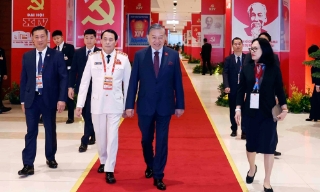 Ngày làm việc đầu tiên Đại hội đại biểu toàn quốc lần thứ XIV của Đảng