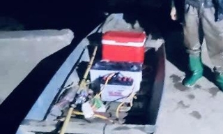 Công an xã Đại Sơn xử lý đối tượng có hành vi khai thác thủy sản bằng xung kích điện