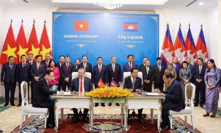 Tổng Bí thư Tô Lâm chứng kiến Lễ ký và trao các văn kiện hợp tác tại Campuchia