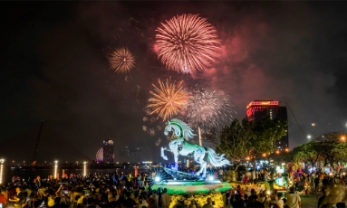  Pháo hoa rực sáng chào xuân Bính Ngọ