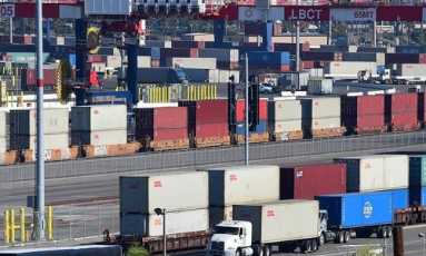  Tổng thống Trump tuyên bố tạm áp thuế toàn cầu 10% sau phán quyết của Tòa án Tối cao