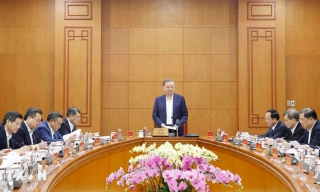 "Khắc phục tình trạng thừa người quen việc cũ nhưng thiếu người làm việc mới"