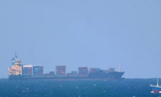 Lưu lượng tàu chở dầu qua eo biển Hormuz giảm 90%