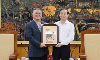  Chủ tịch UBND tỉnh Phạm Hoàng Sơn làm việc với lãnh đạo Công ty Trách nhiệm hữu hạn Phát triển Nhà đất Shun - Far