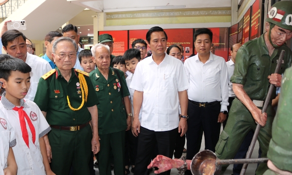 Trưng bày chuyên đề tấm gương chiến sĩ cách mạng bị địch bắt tù đày trong kháng chiến chống Mỹ