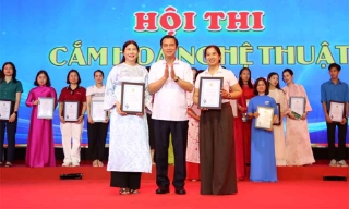 Công đoàn phường Kinh Bắc và Tân Dĩnh đoạt giải Nhất Hội thi cắm hoa nghệ thuật 