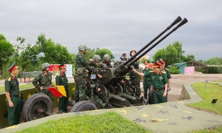 Lực lượng vũ trang tỉnh và các đơn vị quân đội sẵn sàng chiến đấu bảo vệ an toàn các ngày lễ lớn