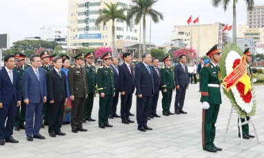  Tổng Bí thư, Chủ tịch nước dâng hương tưởng niệm các Anh hùng liệt sỹ tại Đà Nẵng