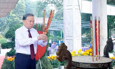  Tổng Bí thư, Chủ tịch nước Tô Lâm dâng hương tưởng niệm các Anh hùng liệt sĩ tại Tây Ninh