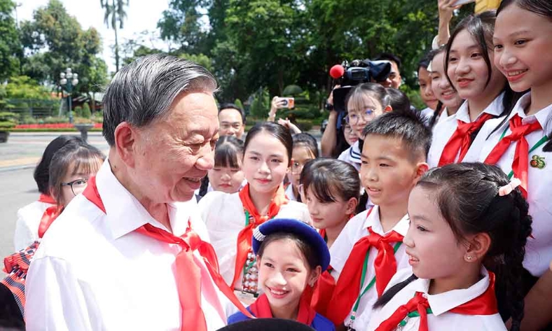  Tổng Bí thư, Chủ tịch nước Tô Lâm gặp mặt đội viên, thiếu niên tiêu biểu