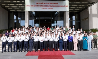 Thủ tướng Chính phủ và Chủ tịch Quốc hội gặp mặt lãnh đạo các cơ quan báo chí