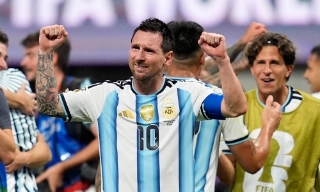 Messi giúp Argentina thắng ngược ở vòng 1/8 World Cup