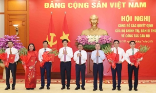 Công bố các quyết định của Bộ Chính trị, Ban Bí thư về công tác cán bộ