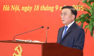 Hội nghị công bố 12 quyết định của Bộ Chính trị, Ban Bí thư về công tác cán bộ
