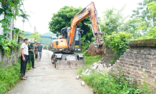 Thực hiện Nghị quyết số 15: Đồng lòng hiến đất mở rộng đường quê