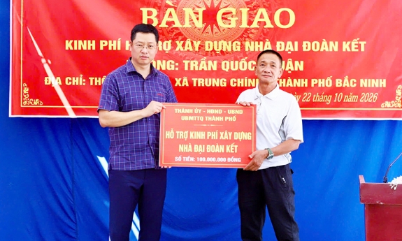 Bắc Ninh bàn giao kinh phí hỗ trợ xây dựng Đại đoàn kết tại xã Trung Chính