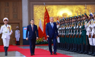Thủ tướng Lê Minh Hưng chủ trì lễ đón chính thức Thủ tướng Cộng hòa Ba Lan