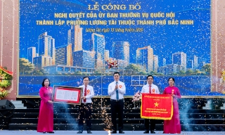 Phó Bí thư Tỉnh uỷ Trần Huy Phương dự lễ công bố thành lập phường Lương Tài 