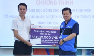 Trao học bổng Dreamtech cho sinh viên nghèo vượt khó 