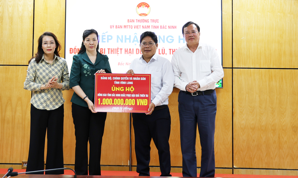  Tỉnh Vĩnh Long trao 1 tỷ đồng hỗ trợ Nhân dân tỉnh Bắc Ninh khắc phục thiệt hại sau bão lũ