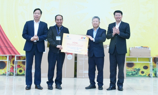 Báo và Phát thanh, Truyền hình Bắc Ninh: Kết nối, trao hỗ trợ cho trường học, người dân bị ảnh hưởng bão lũ