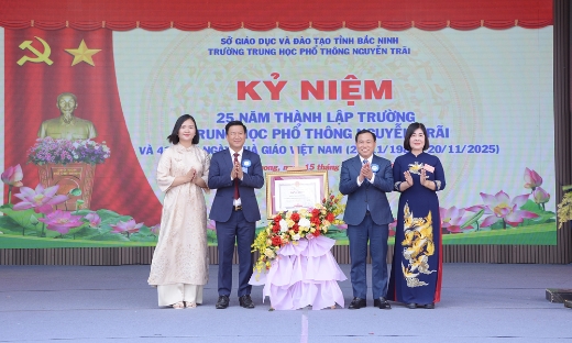  Trường Trung học phổ thông Nguyễn Trãi kỷ niệm 25 năm ngày thành lập