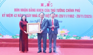 Trường Trung học cơ sở Quảng Phú đón nhận Bằng khen của Thủ tướng Chính phủ
