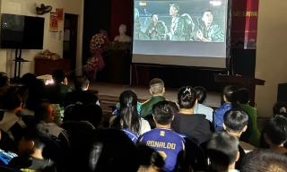 Bắc Ninh: Chiếu miễn phí phim Mưa đỏ tại tổ dân phố Chu Mẫu