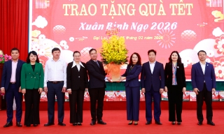 Phó Bí thư Thường trực Tỉnh ủy Nguyễn Thị Hương thăm, tặng quà Tết tại xã Đại Lai