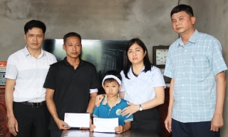 Thăm hỏi gia đình nữ lao động tử vong do tai nạn lao động