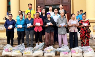 Bắc Ninh: Trao 61 suất quà hỗ trợ các hộ dân di dời để thực hiện Dự án Sân bay Gia Bình